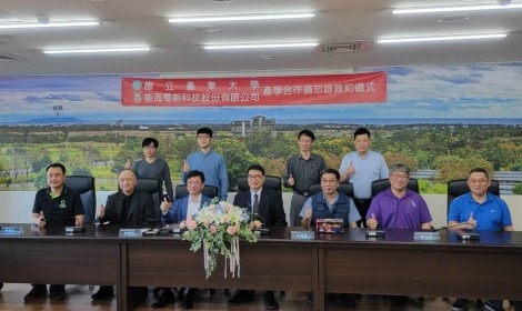 Moana cooperates with Taitung university and offers 60 electric sooters for them